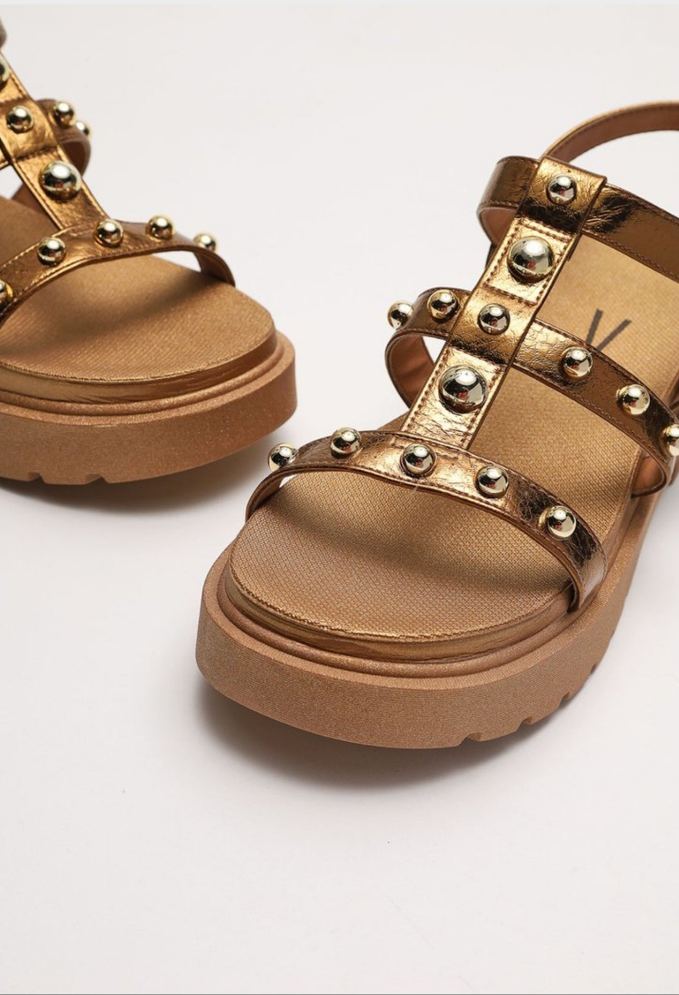 Sandalias Chunky Vizzano oro viejo