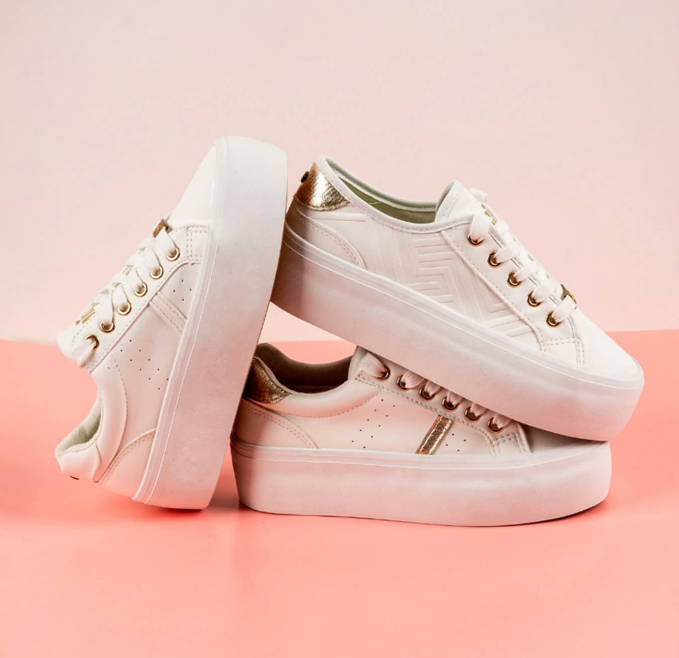 Tenis all white Mios