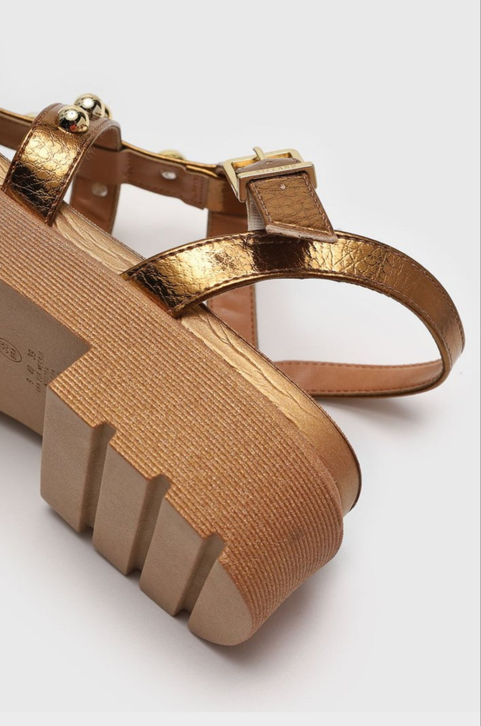 Sandalias Chunky Vizzano oro viejo