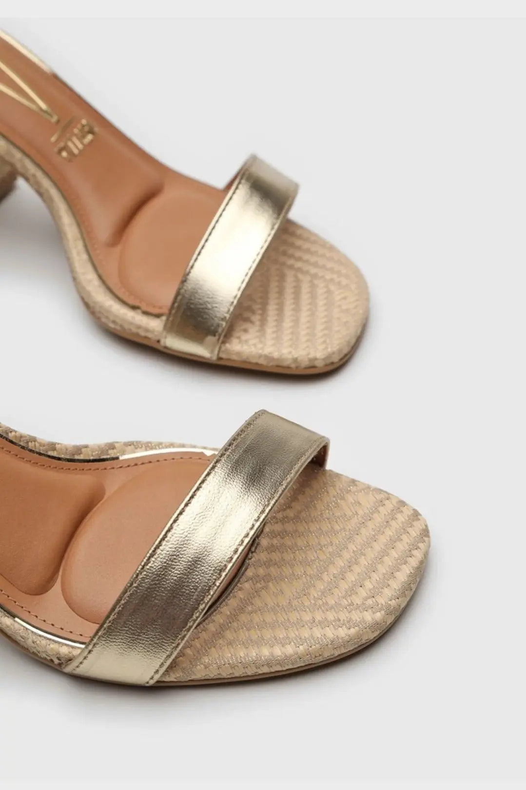 Sandalia Vizzano Dorado labrado MokaBoutiqueCR