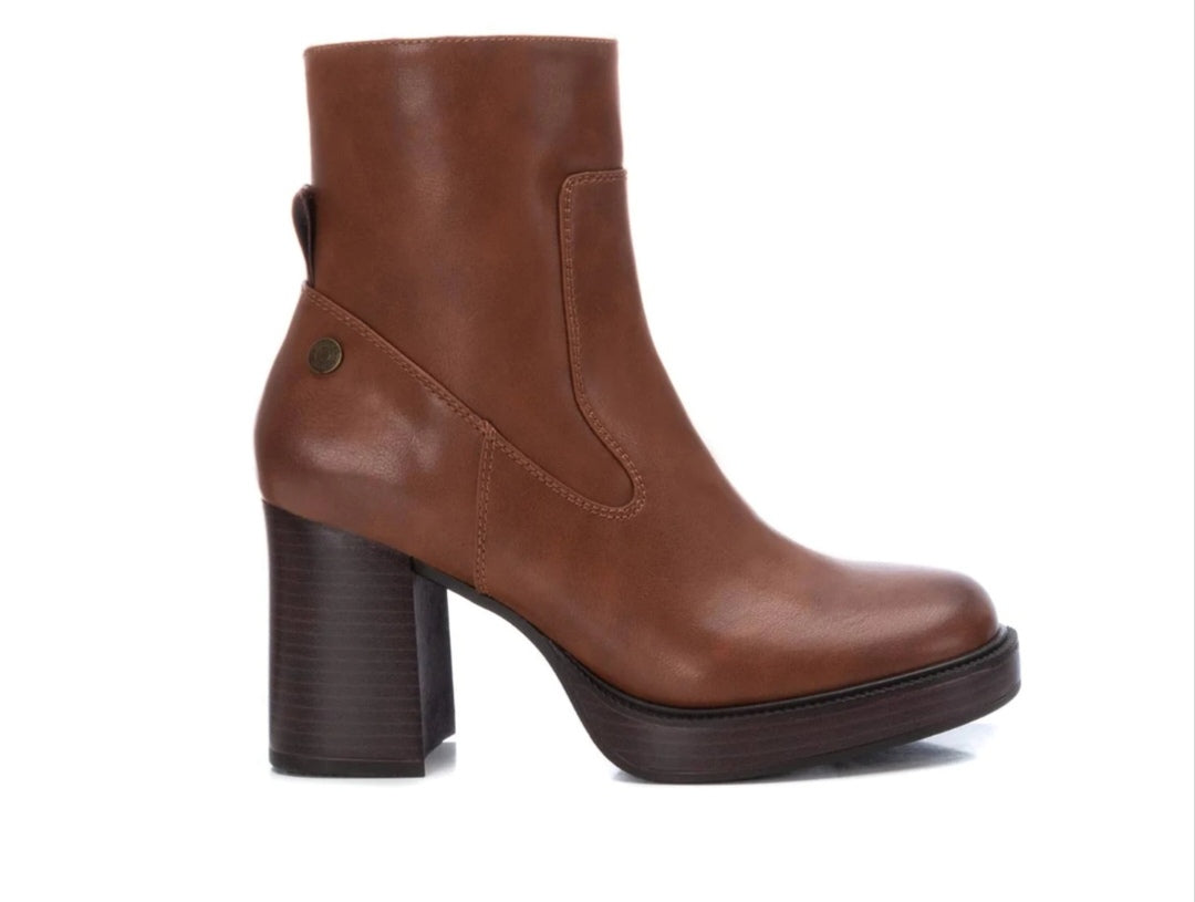 Botas Camel marca Refresh MokaBoutiqueCR