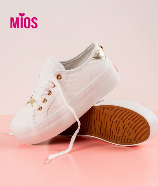 Tenis blancas Mios