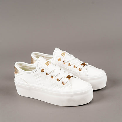 Tenis blancas Mios